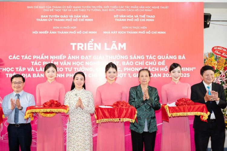 KHAI MẠC TRIỂN LÃM TÁC PHẨM NHIẾP ẢNH ĐOẠT GIẢI THƯỞNG SÁNG TÁC, QUẢNG BÁ CHỦ ĐỀ HỌC TẬP VÀ LÀM THEO BÁC ĐỢT 1 GIAI ĐOẠN 2021-2025
