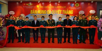 KHAI MẠC TRIỂN LÃM ẢNH “BẢN HÙNG CA QUYẾT THẮNG” TẠI HÀ NỘI