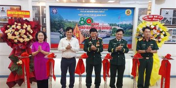 Khai mạc Triển lãm ảnh “80 năm hào khí miền Đông”.