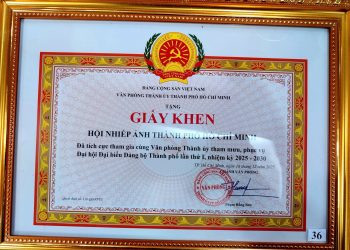 HỘI NHIẾP ẢNH TP HỒ CHÍ MINH VINH DỰ NHẬN GIẤY KHEN CỦA VĂN PHÒNG THÀNH ỦY