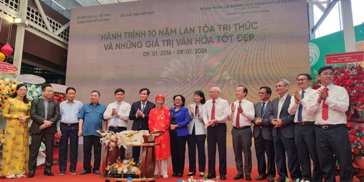 LỄ KỶ NIỆM 10 NĂM ĐƯỜNG SÁCH