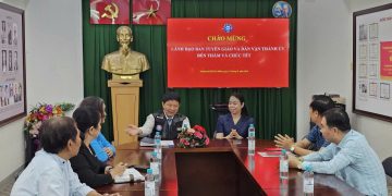 BAN TUYÊN GIÁO VÀ DÂN VẬN THÀNH ỦY THĂM, CHÚC TẾT HỘI NHIẾP ẢNH TP HCM