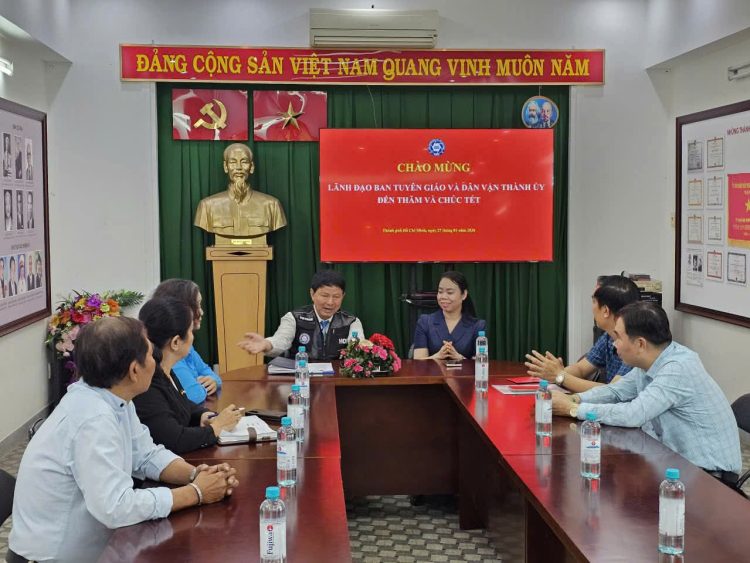 BAN TUYÊN GIÁO VÀ DÂN VẬN THÀNH ỦY THĂM, CHÚC TẾT HỘI NHIẾP ẢNH TP HCM