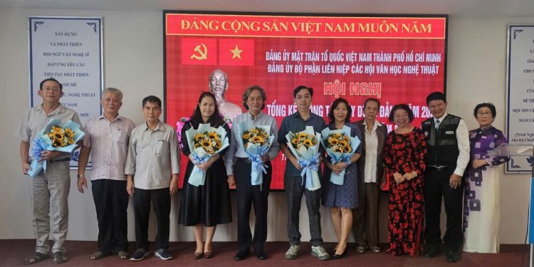 CHI BỘ VÀ ĐẢNG VIÊN ĐƯỢC KHEN THƯỞNG
