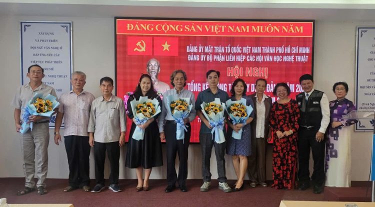 CHI BỘ VÀ ĐẢNG VIÊN ĐƯỢC KHEN THƯỞNG