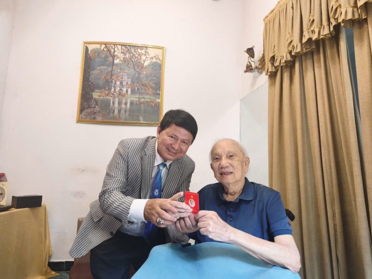 HOPA THĂM, CHÚC TẾT CÁC NSNA LÃO THÀNH, CAO TUỔI, CÓ HOÀN CẢNH KHÓ KHĂN