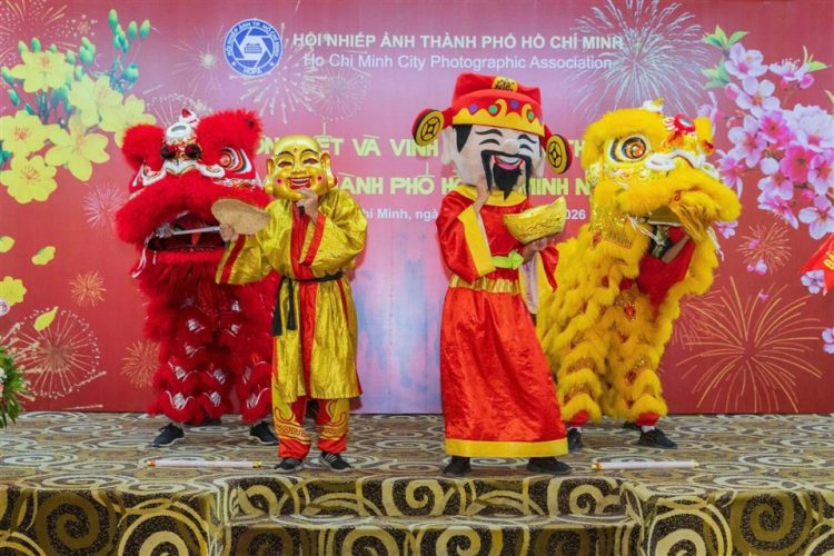 HỘI NHIẾP ẢNH TP HỒ CHÍ MINH TỔNG KẾT HOẠT ĐỘNG NĂM 2025 VÀ KHAI MẠC TRƯNG BÀY TRIỂN LÃM ẢNH ĐẦU TƯ SÁNG TÁC – ẢNH XUẤT SẮC