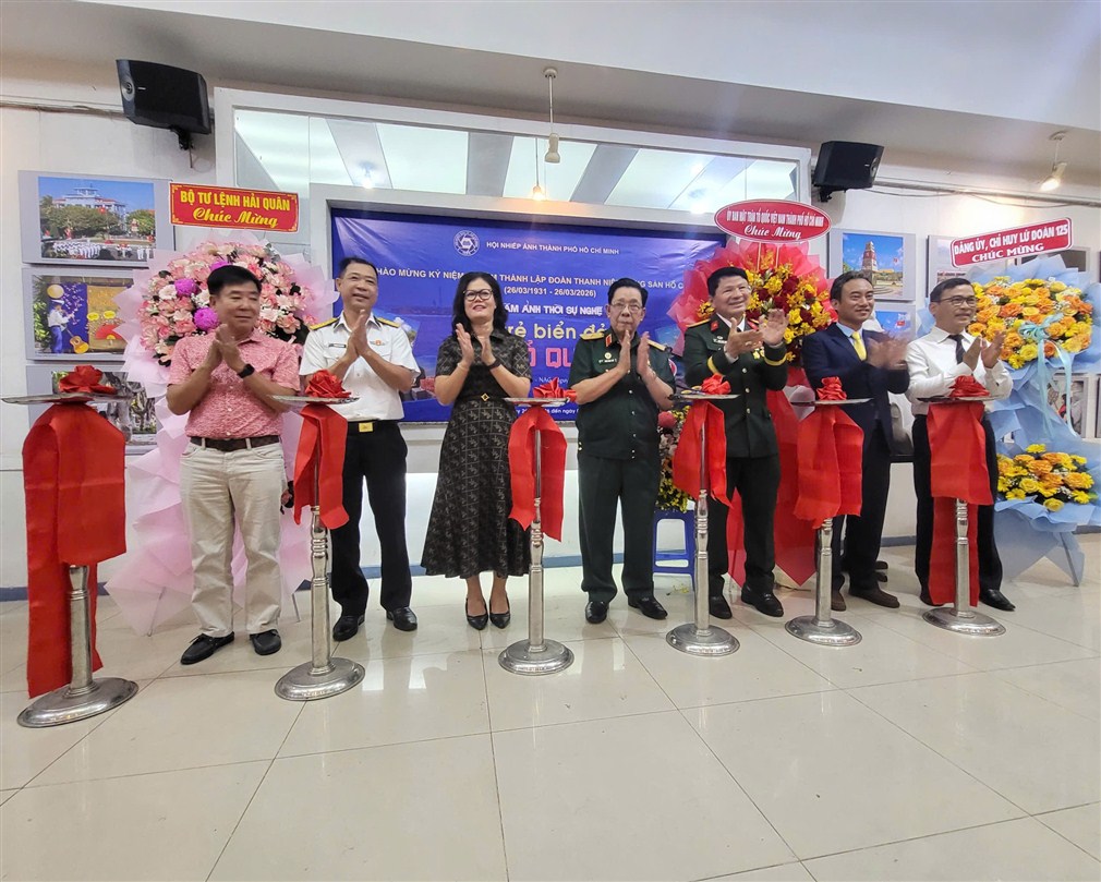 KHAI MẠC TRIỂN LÃM ẢNH “SỨC TRẺ BIỂN ĐẢO TỔ QUỐC”