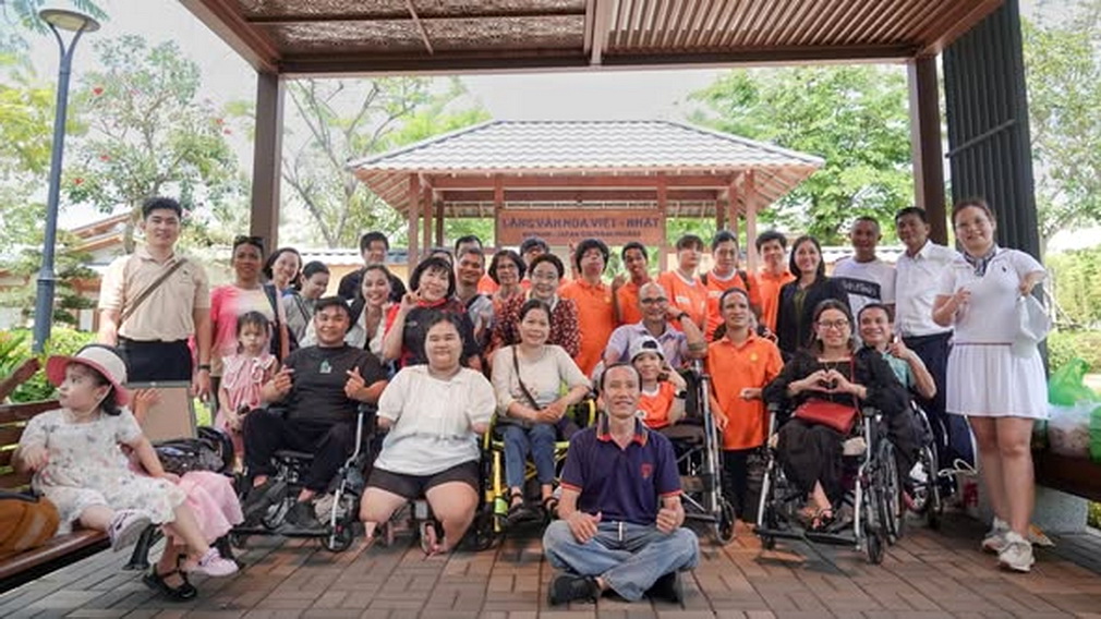 LỚP HƯỚNG DẪN CHỤP ẢNH BẰNG ĐIỆN THOẠI CHO NẠN NHÂN CHẤT ĐỘC DA CAM