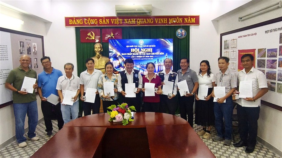 HỘI NHIẾP ẢNH TP.HCM TRAO QUYẾT ĐỊNH CHO BAN CHẤP HÀNH VÀ CÁC BAN CHUYÊN MÔN NHIỆM KỲ 2026-2031